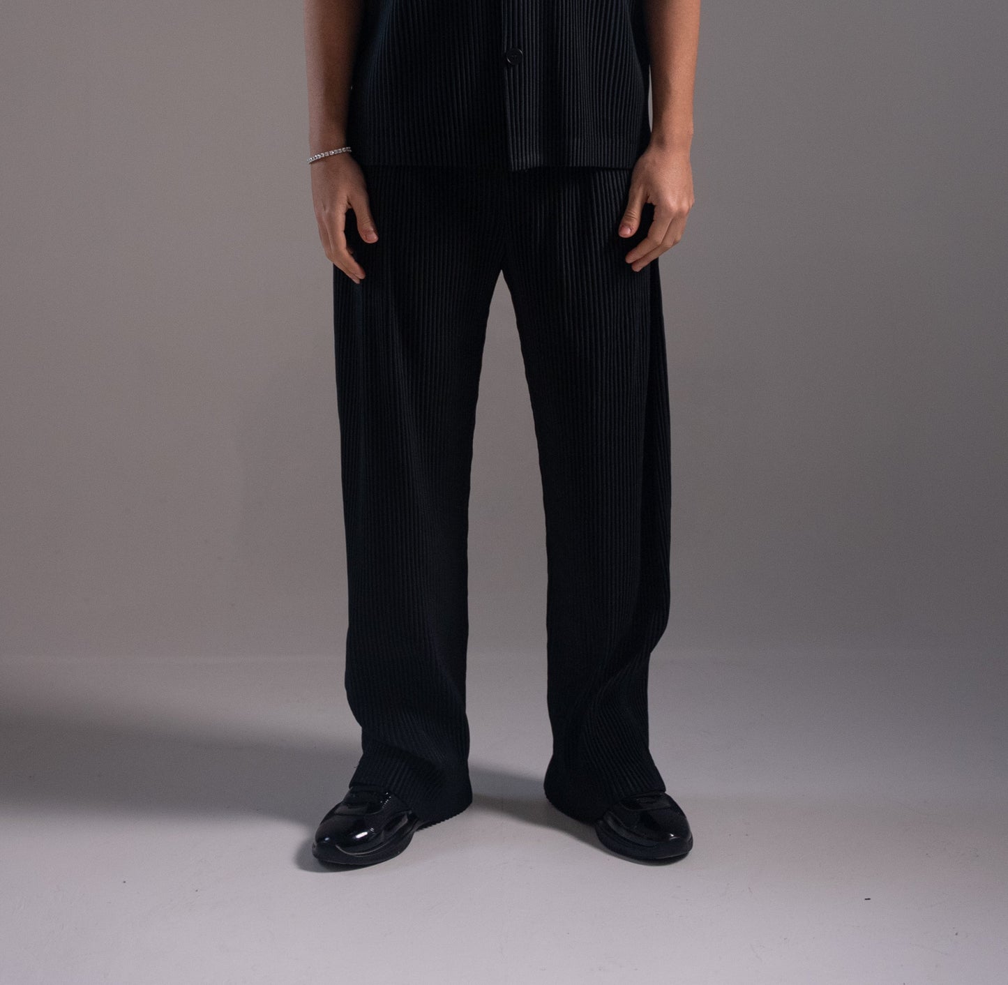 PLISSÈ SHIRT BLACK