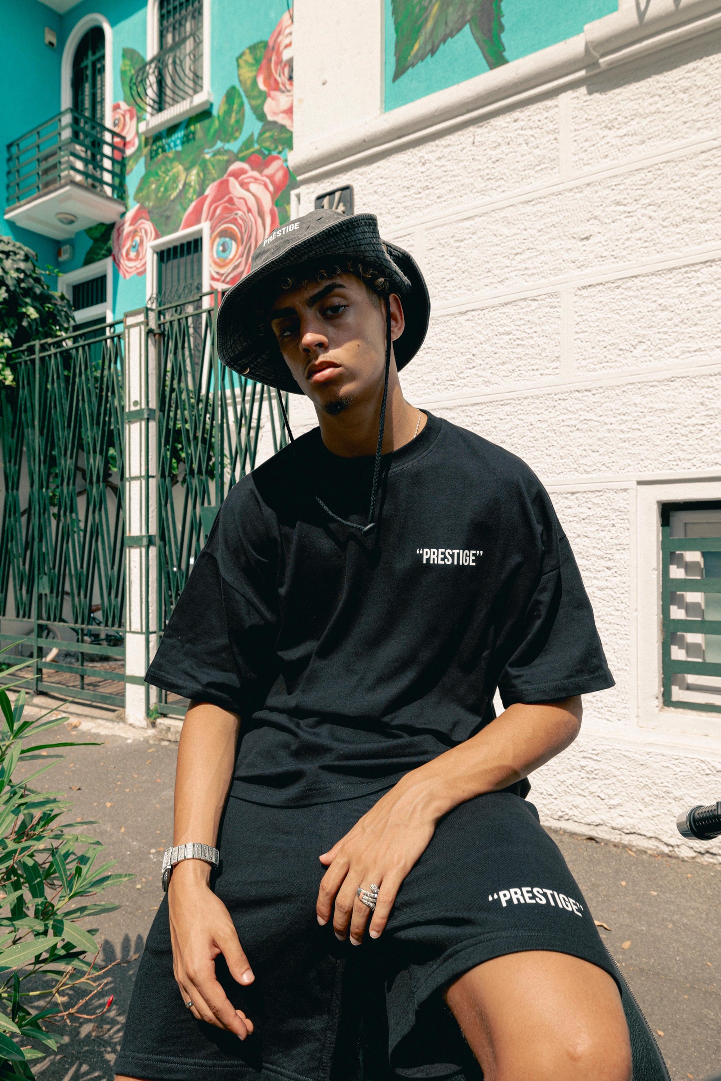 OVERSIZED CROP FIT T-SHIRT "PRÈSTIGE"