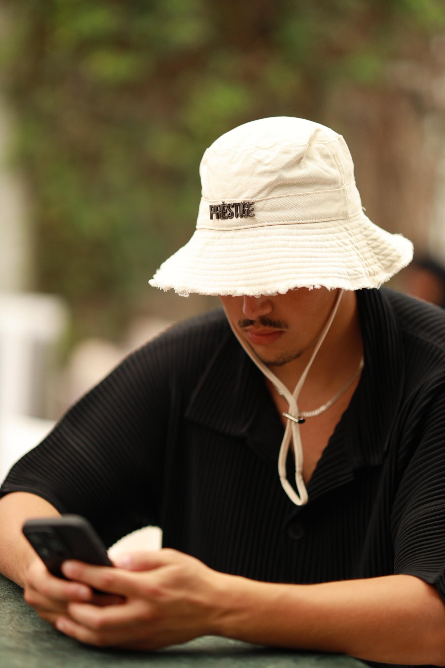 DISTRESSED BEIGE BUCKET HAT