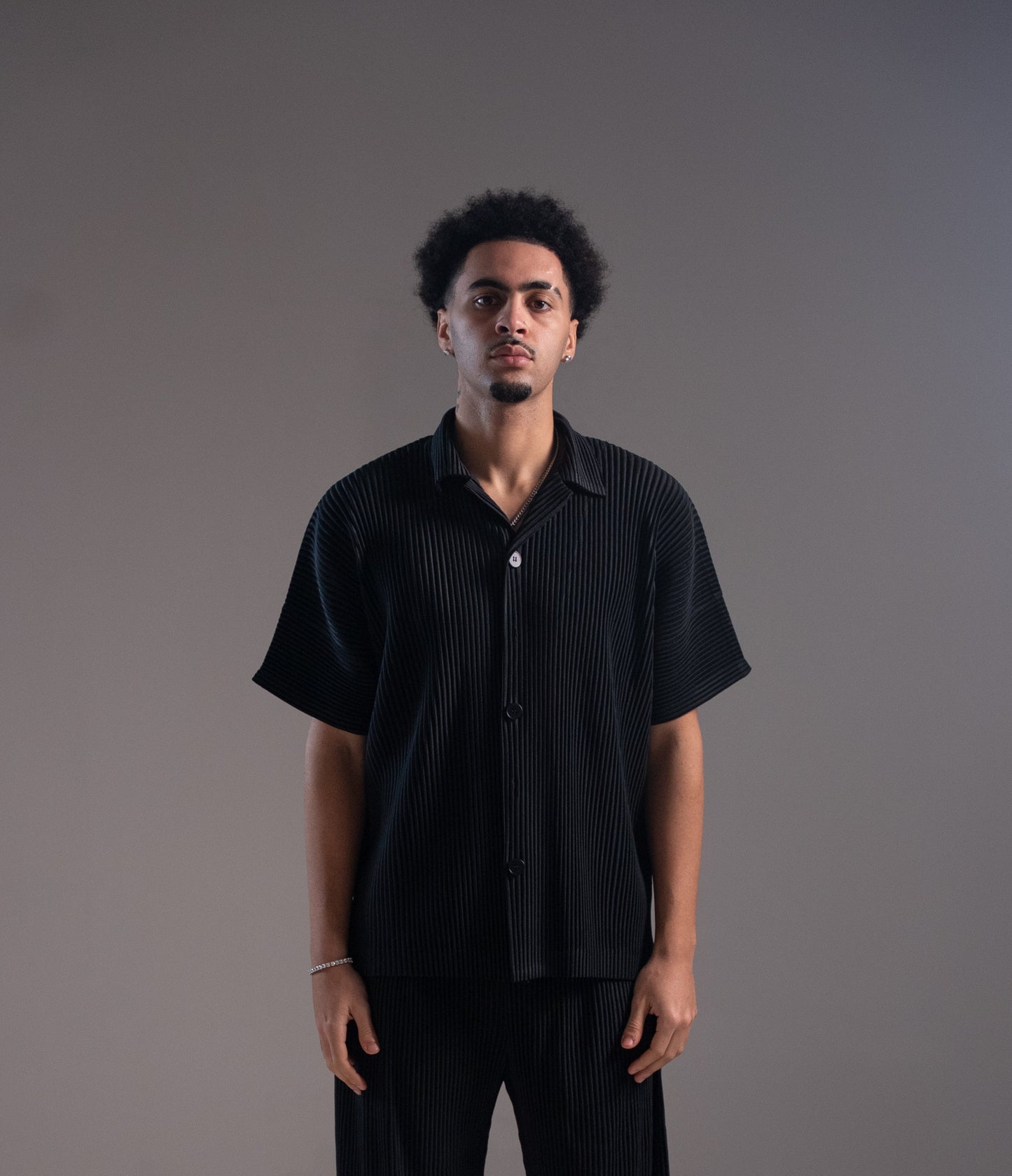 PLISSÈ SHIRT BLACK