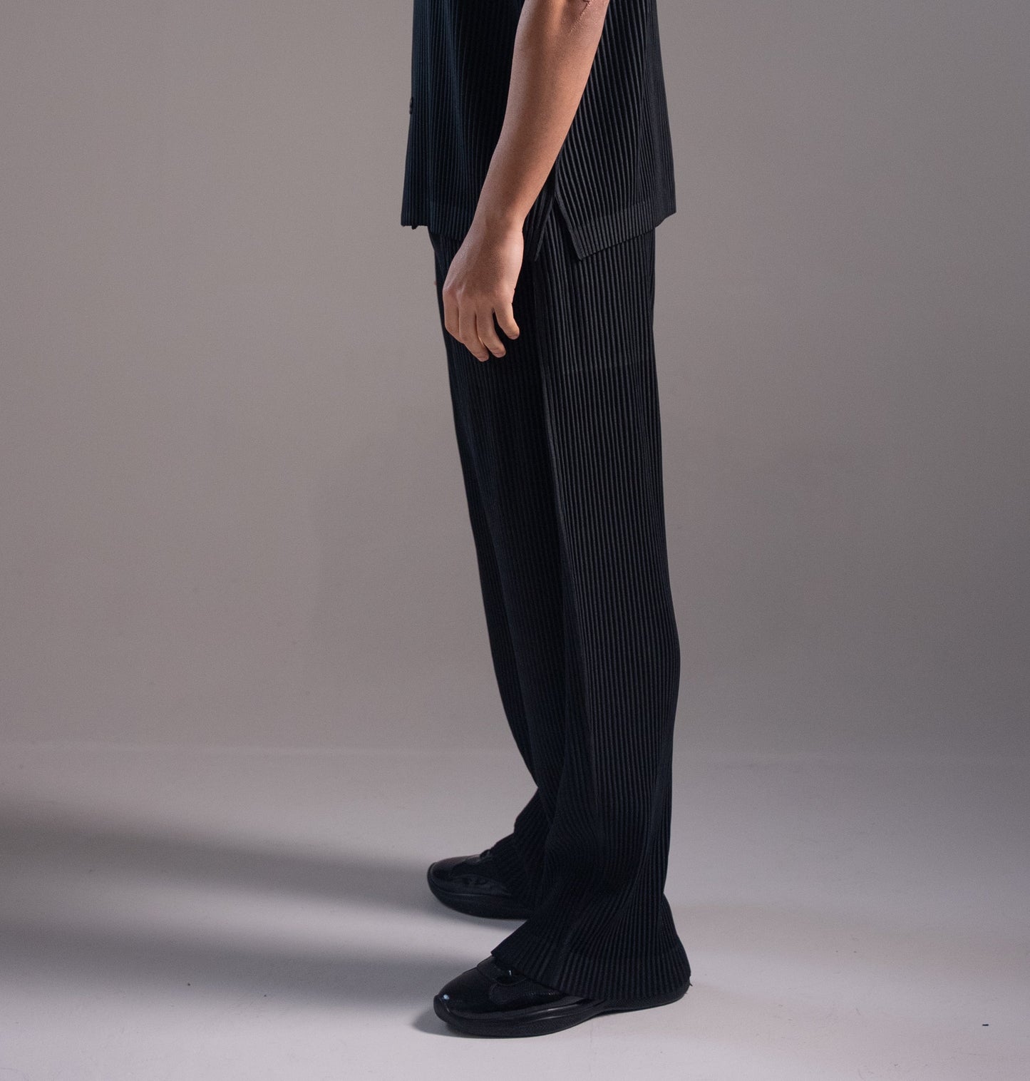 PLISSÈ SHIRT BLACK