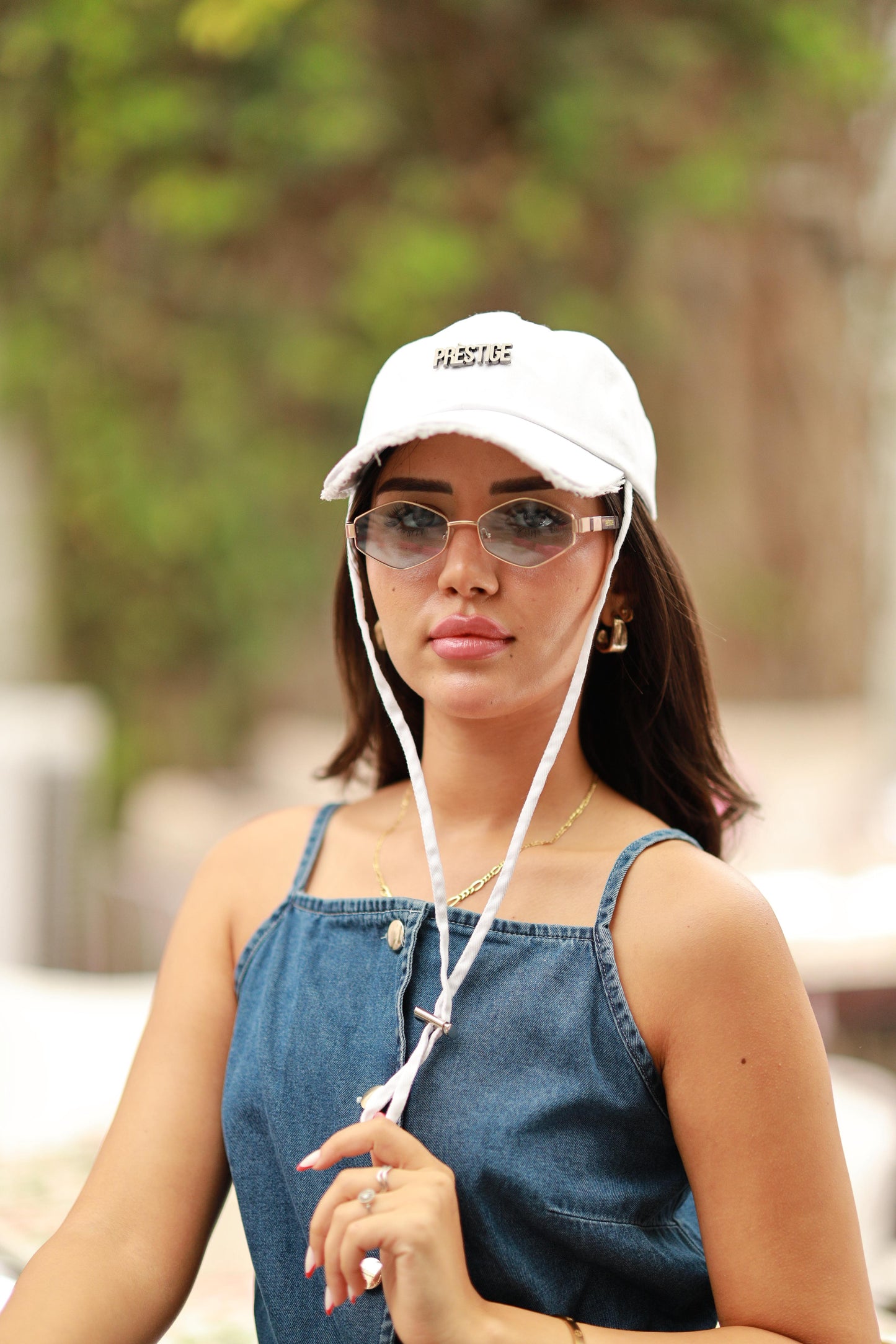 DISTRESSED WHITE HAT